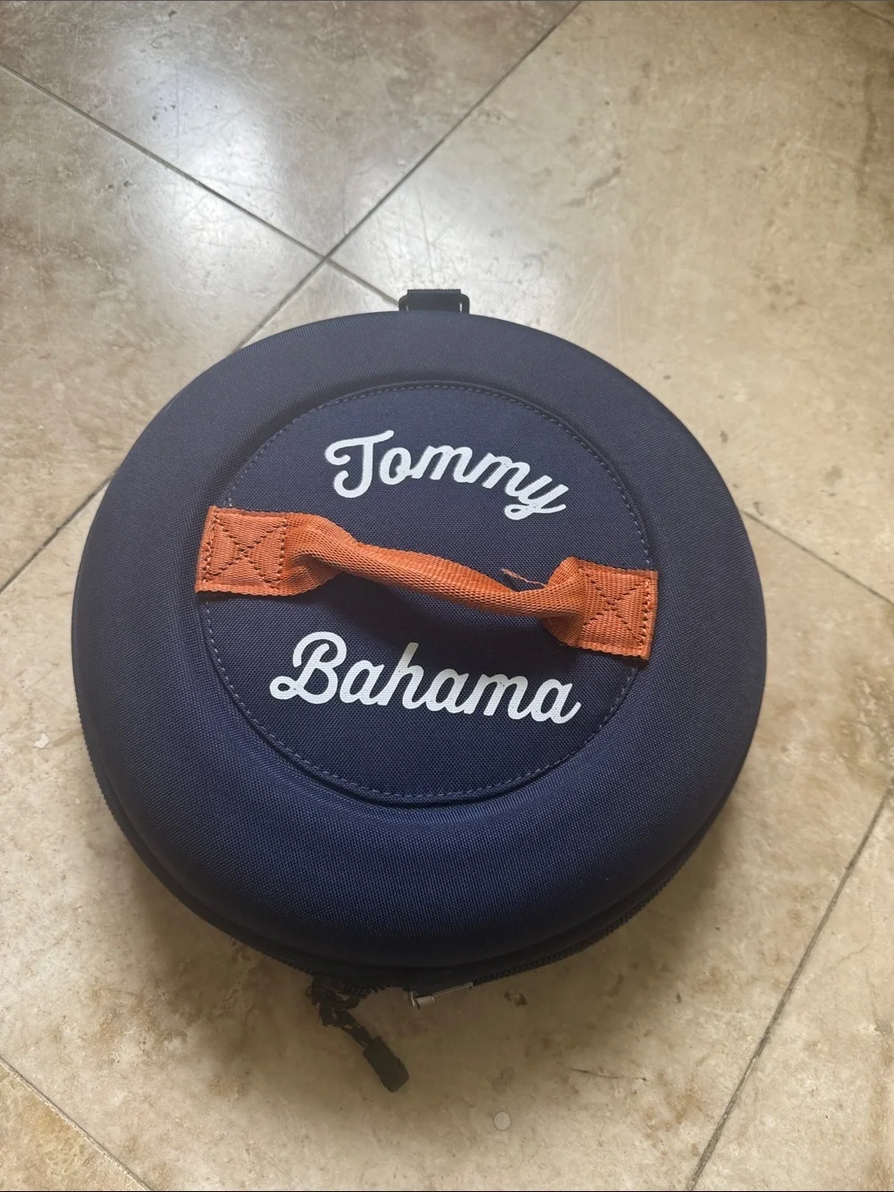 Tommy Bahama clamshell duffel bag excellent condition